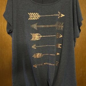 SJS Women’s 2XL Navy Blue Short Sleeve Top With Gold Arrows